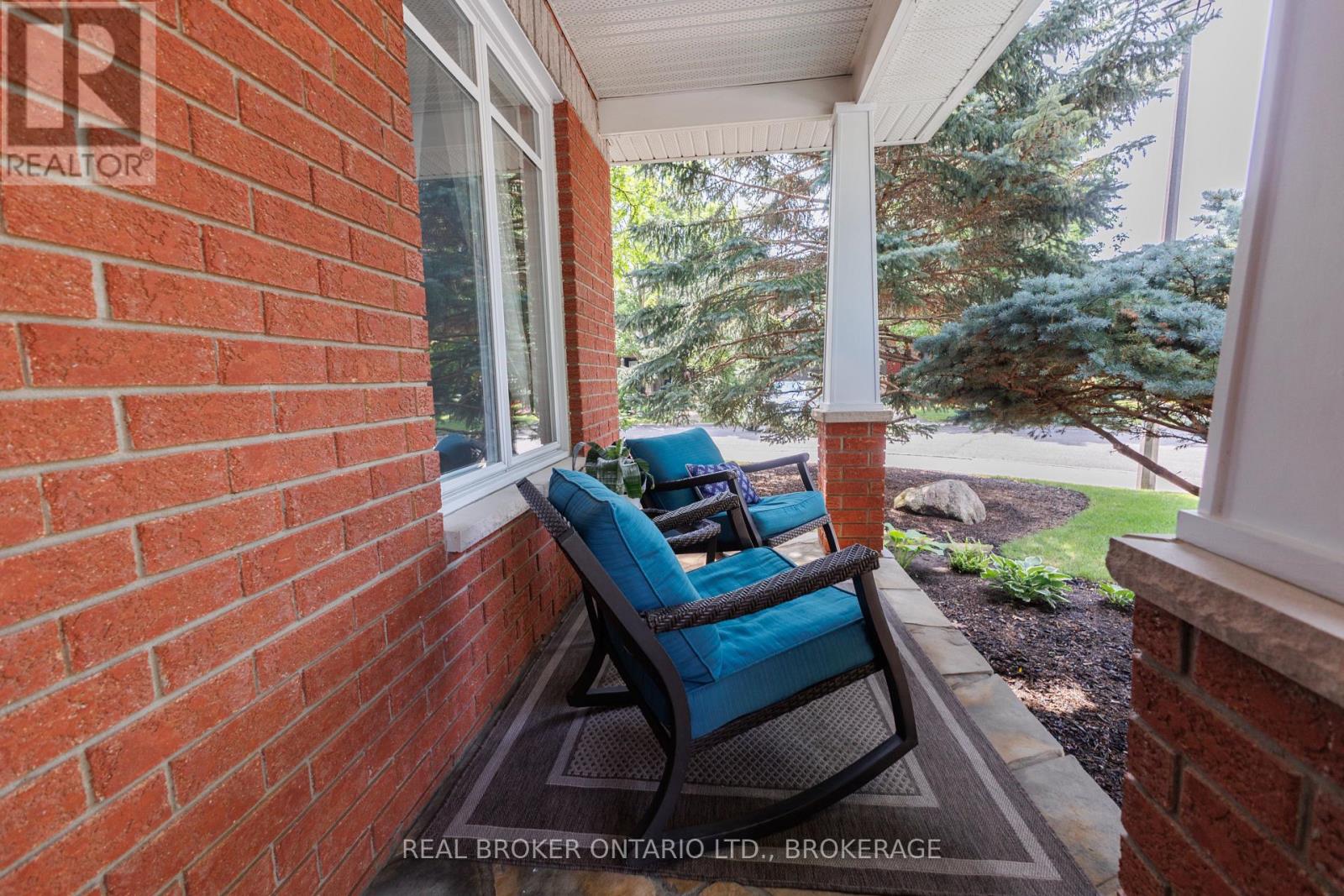 11 Redbridge Crescent Property Photo 4