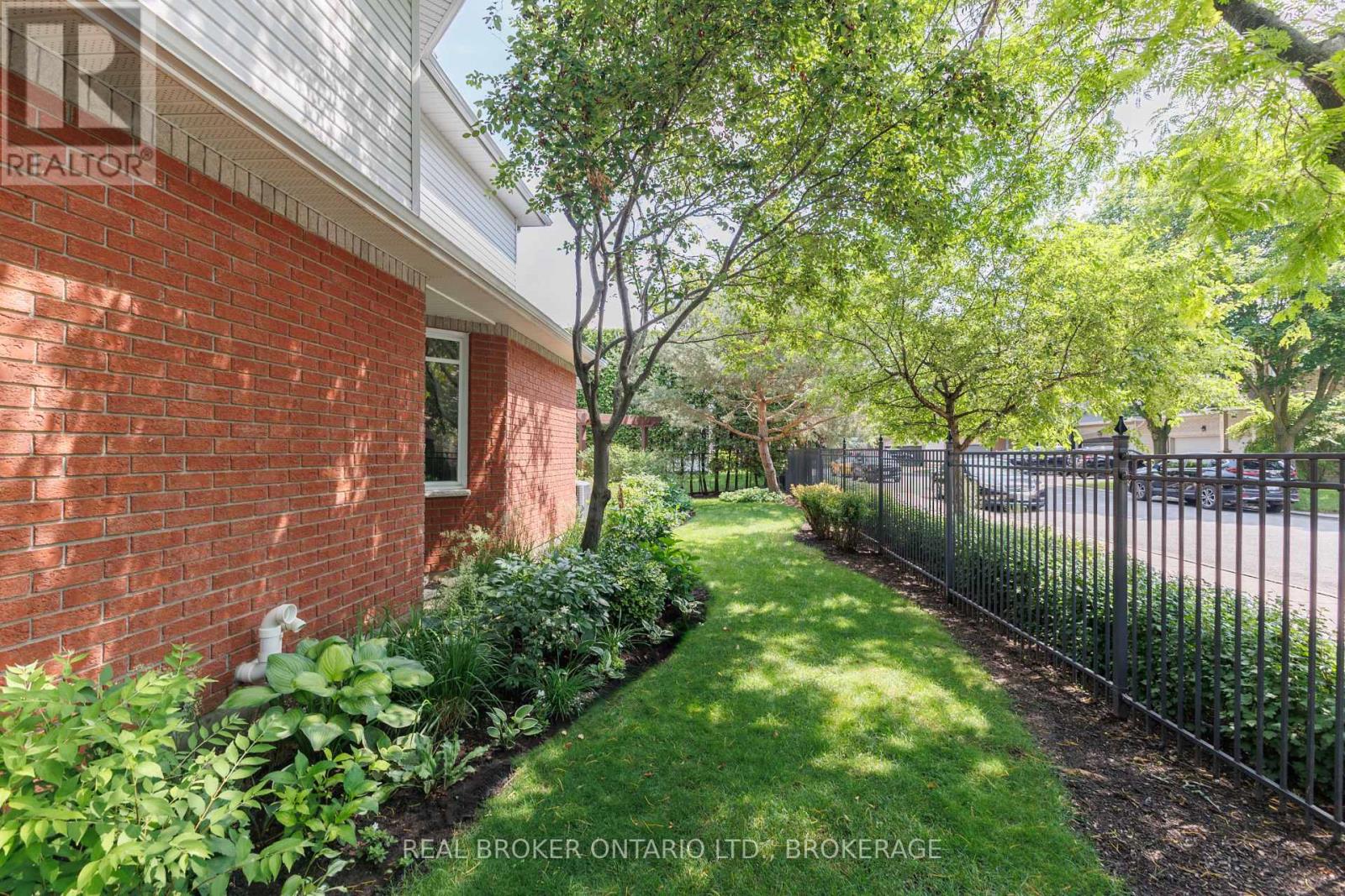 11 Redbridge Crescent Property Photo 6