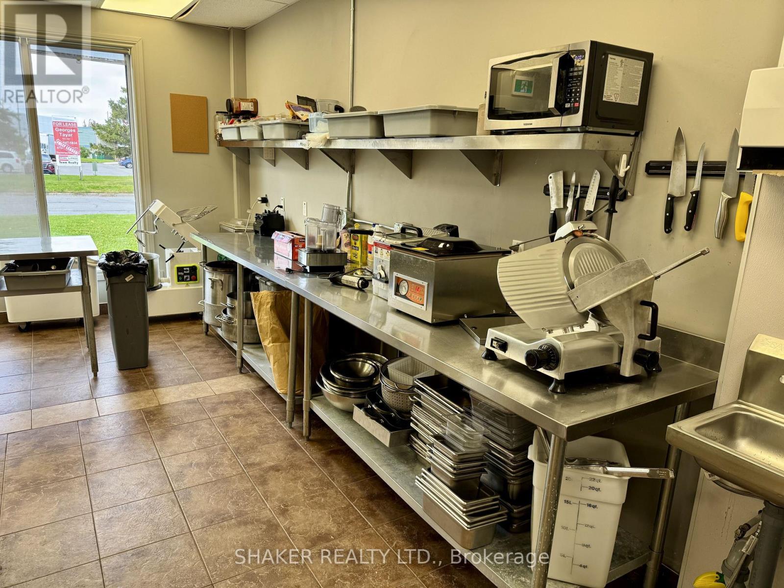 3 - 5360 Canotek Road Property Photo 10