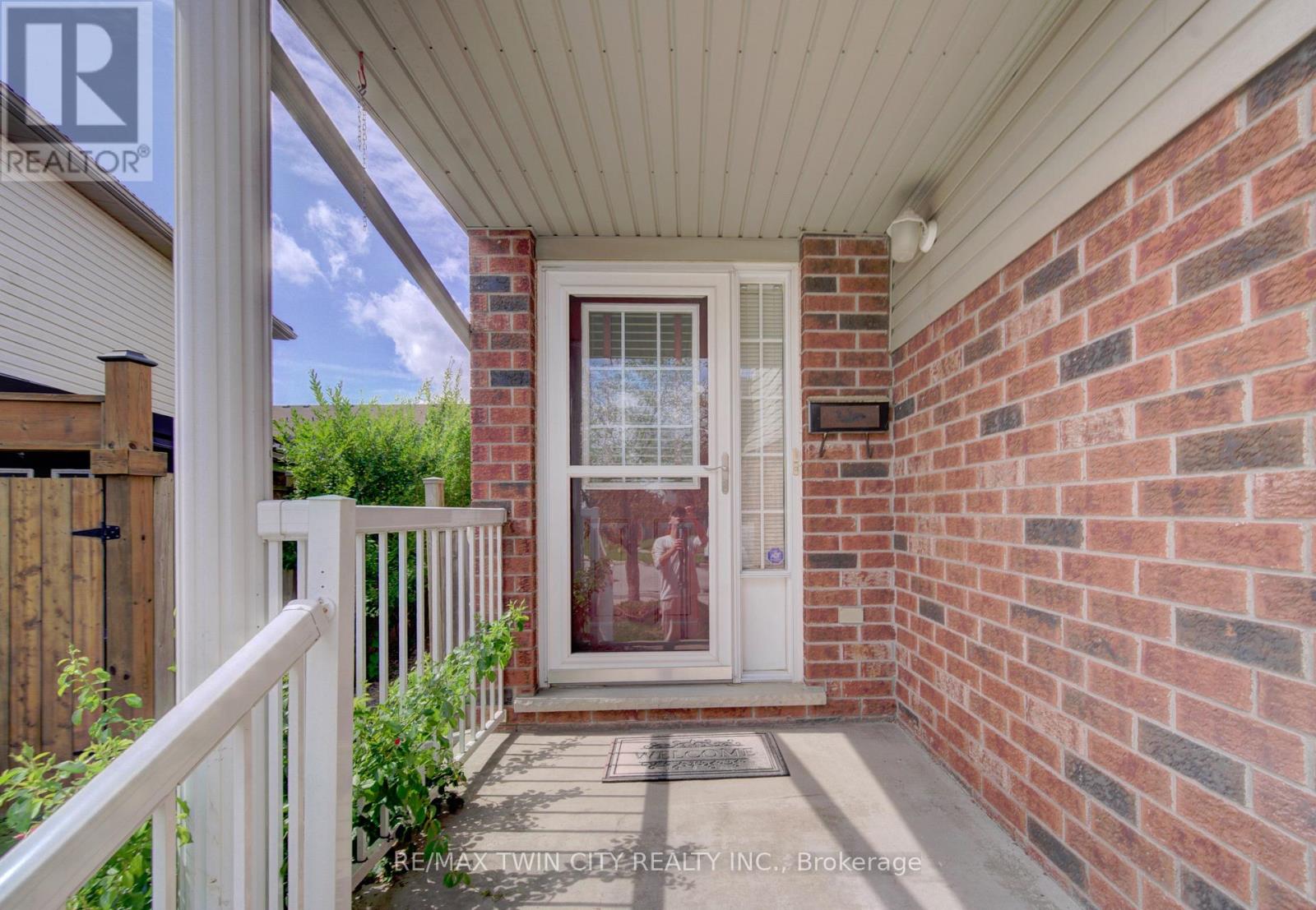 1064 Copper Leaf Crescent Property Photo 3