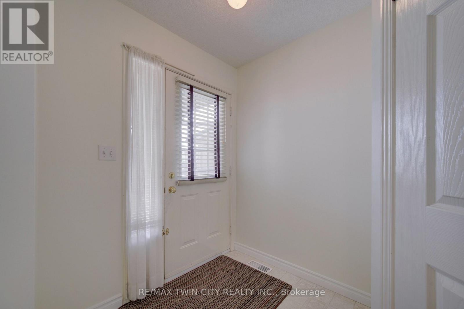 1064 Copper Leaf Crescent Property Photo 4