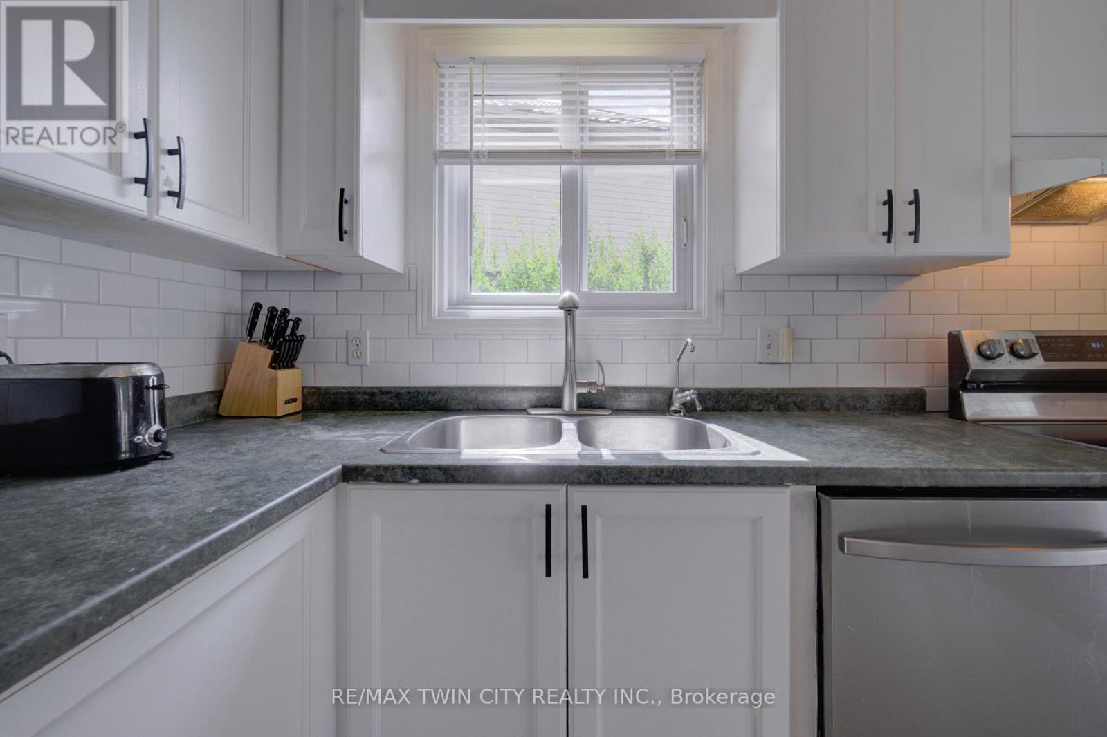 1064 Copper Leaf Crescent Property Photo 10