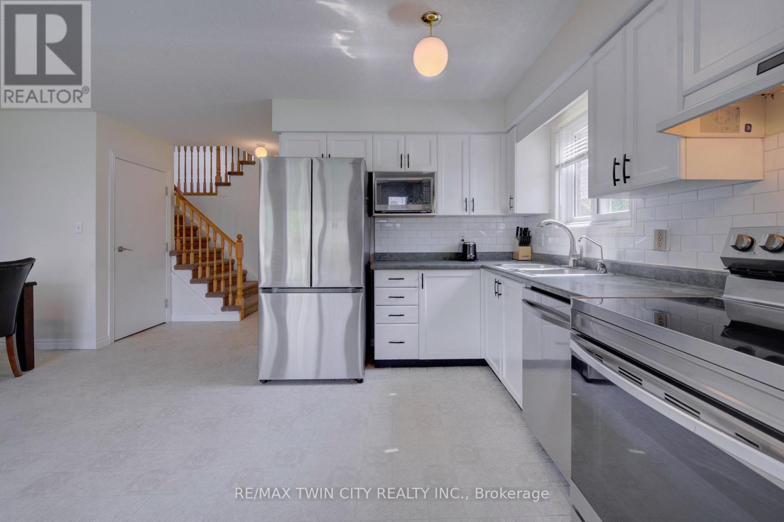 1064 Copper Leaf Crescent Property Photo 11