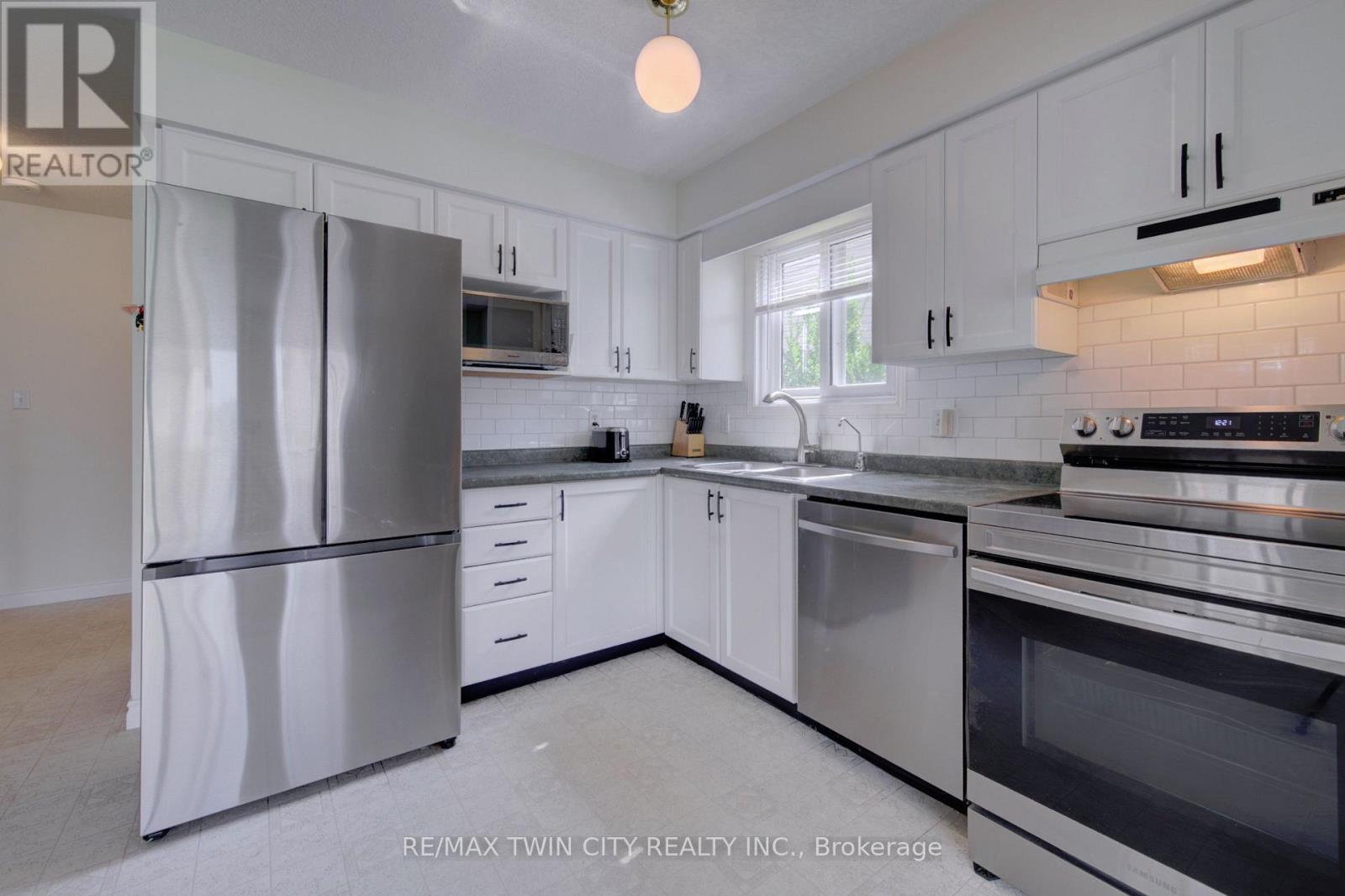 1064 Copper Leaf Crescent Property Photo 12