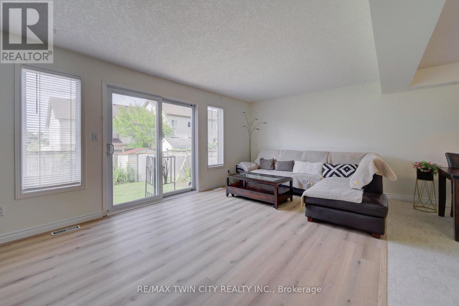 1064 Copper Leaf Crescent Property Photo 13