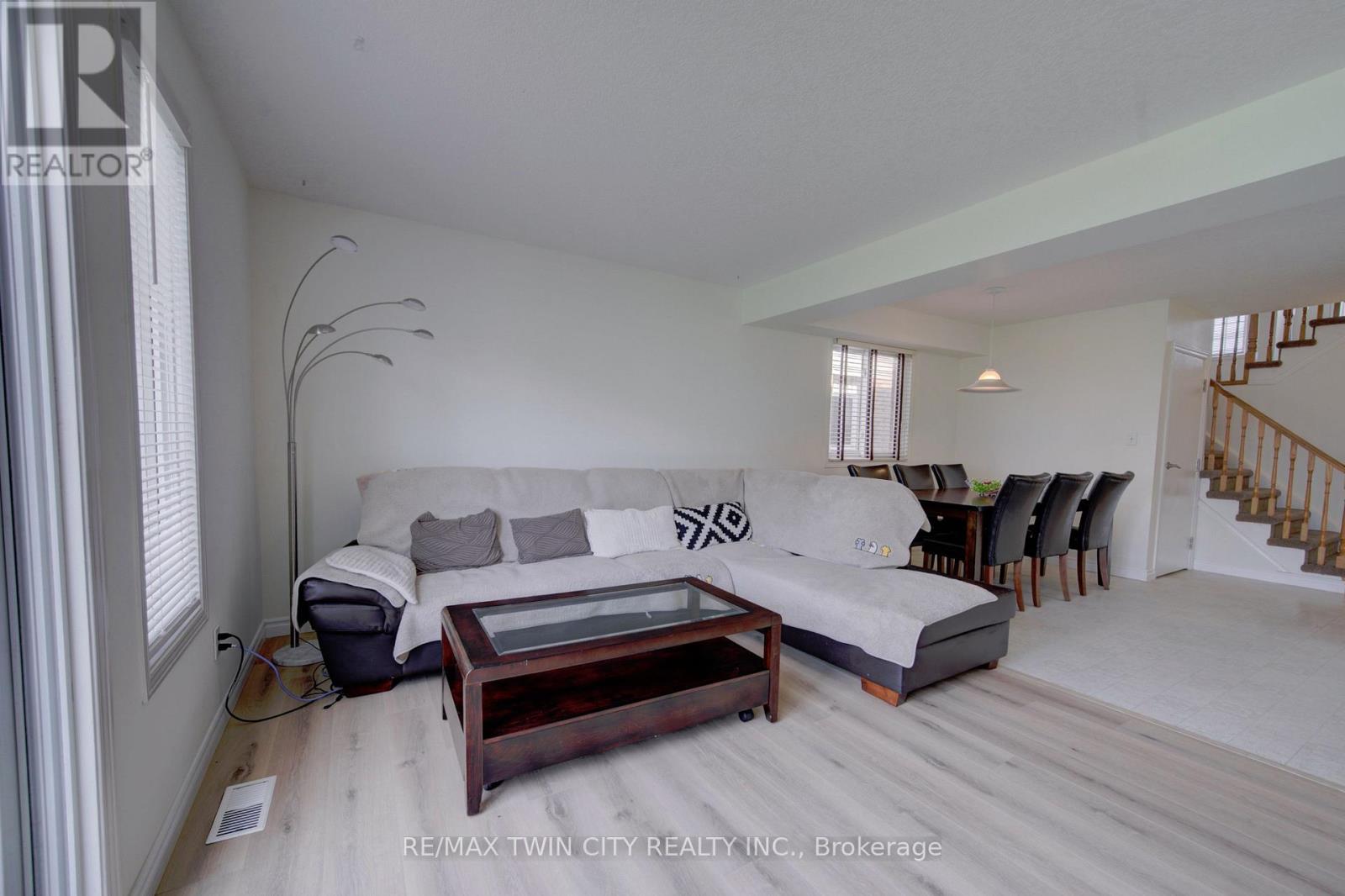 1064 Copper Leaf Crescent Property Photo 15