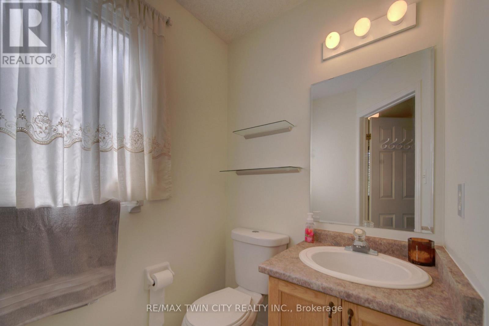 1064 Copper Leaf Crescent Property Photo 16