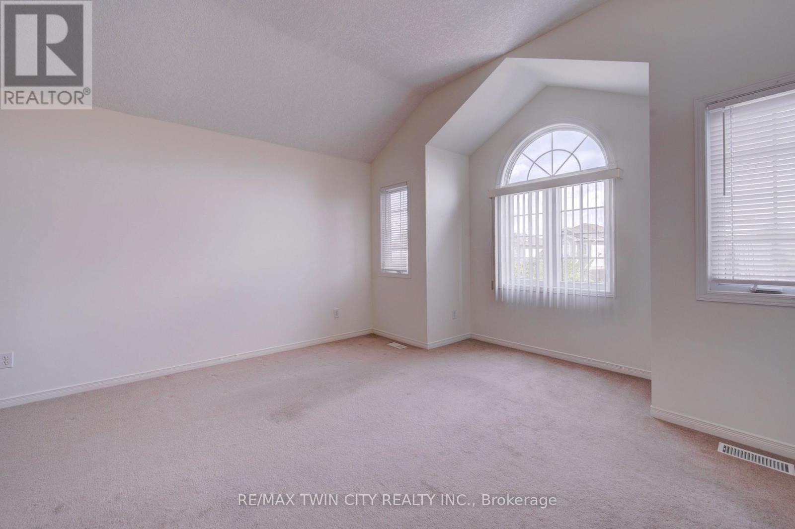 1064 Copper Leaf Crescent Property Photo 18