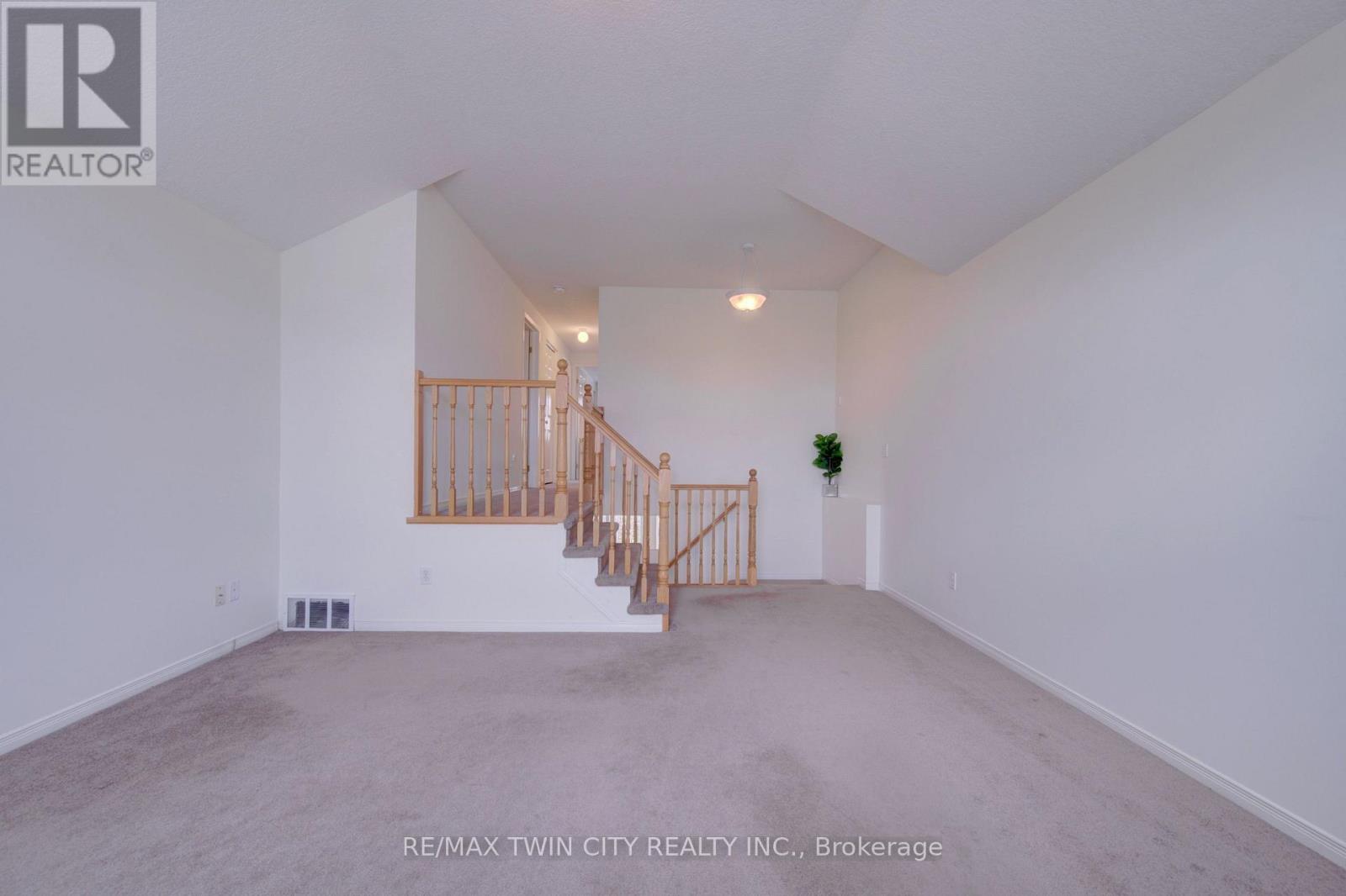 1064 Copper Leaf Crescent Property Photo 19