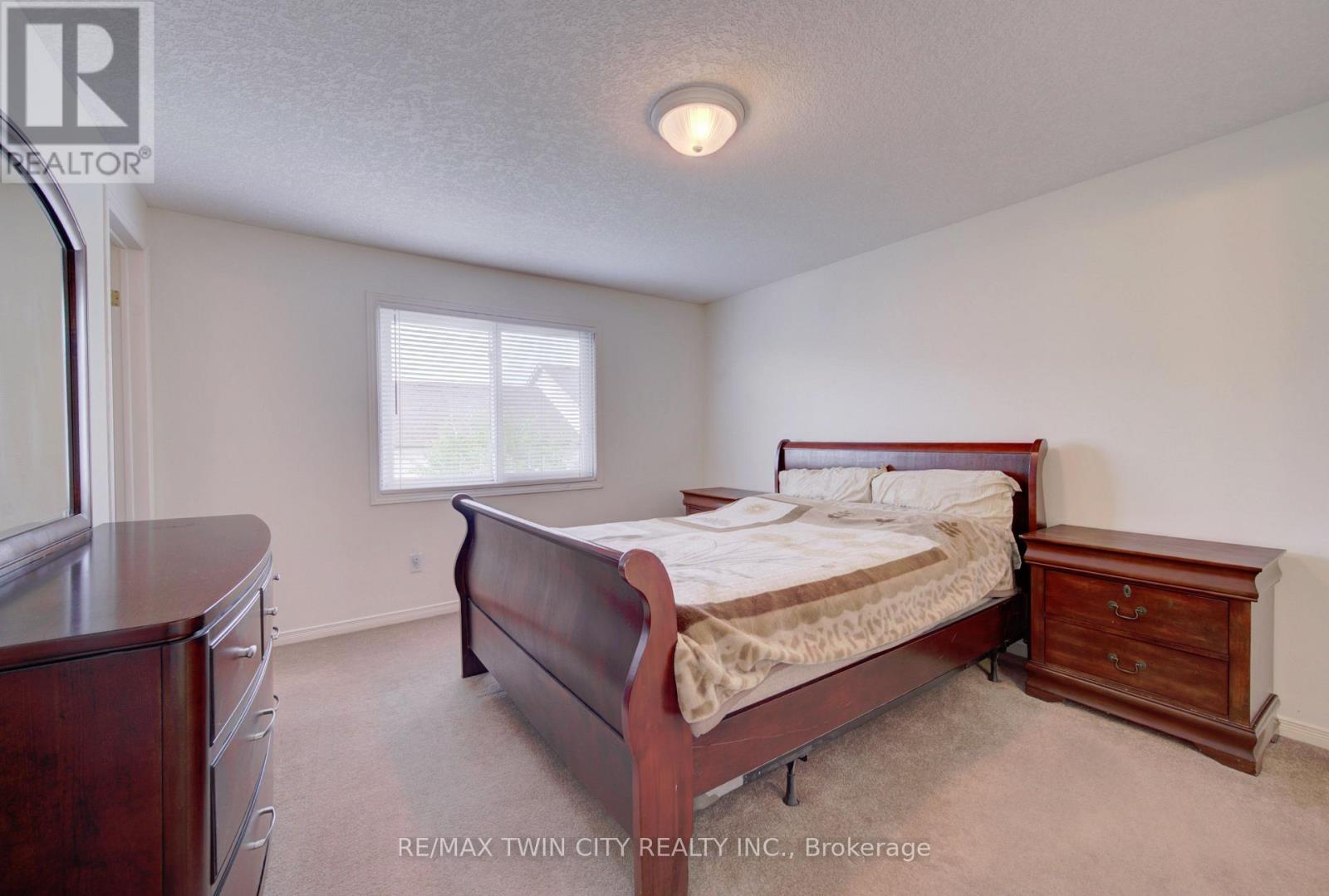 1064 Copper Leaf Crescent Property Photo 21