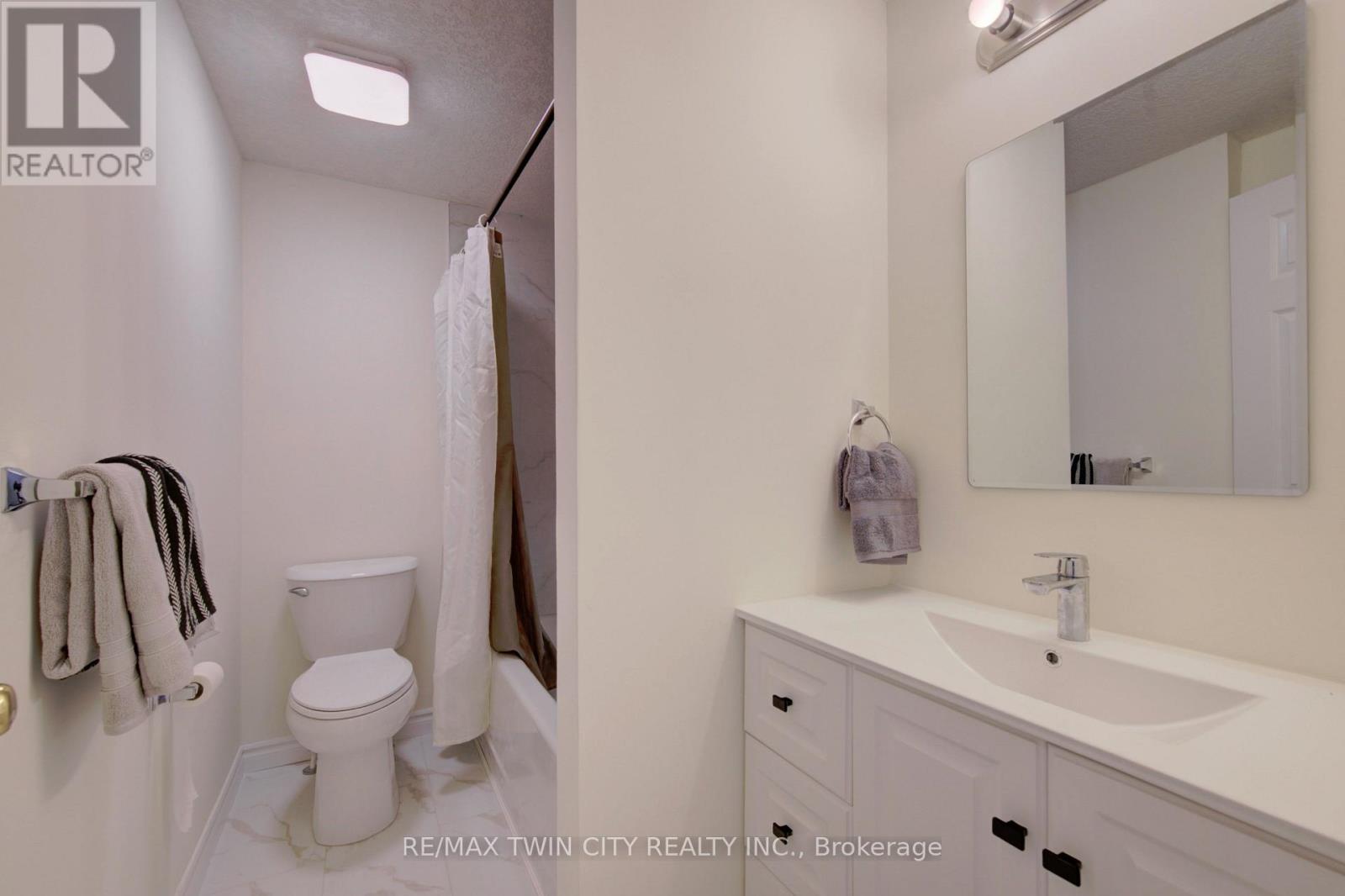 1064 Copper Leaf Crescent Property Photo 22