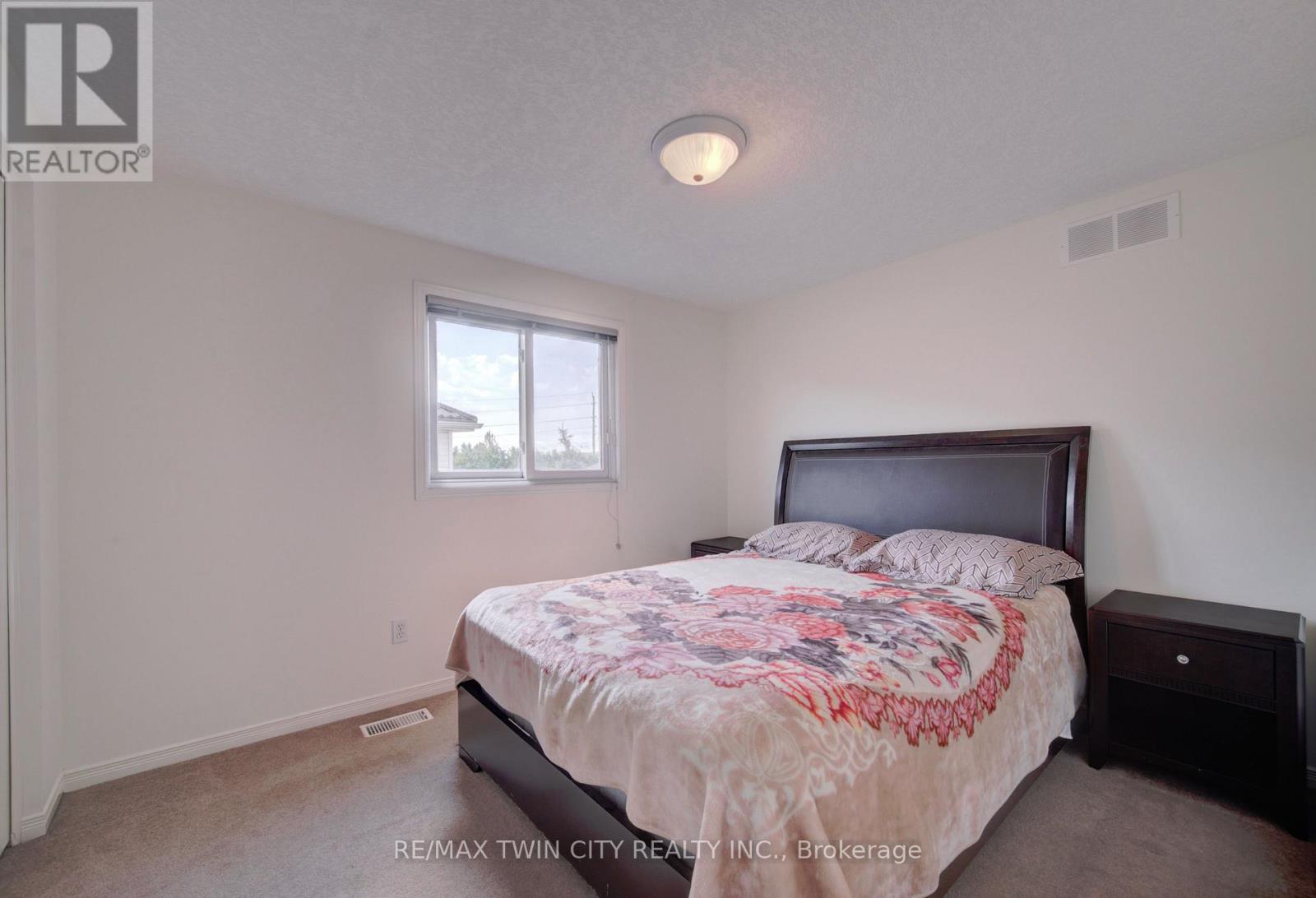 1064 Copper Leaf Crescent Property Photo 23