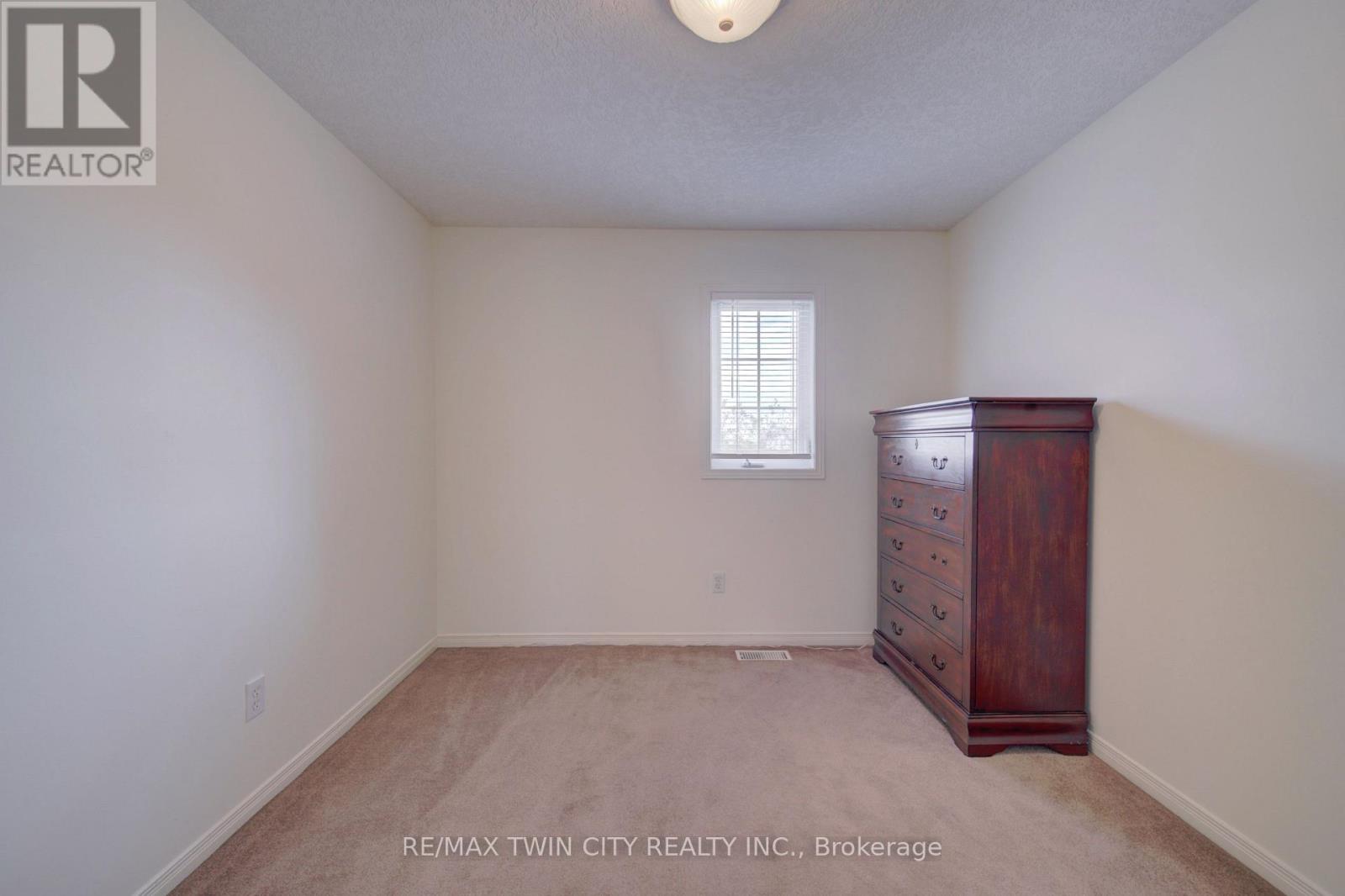 1064 Copper Leaf Crescent Property Photo 24
