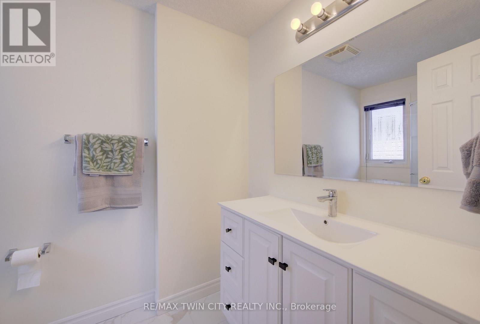 1064 Copper Leaf Crescent Property Photo 25