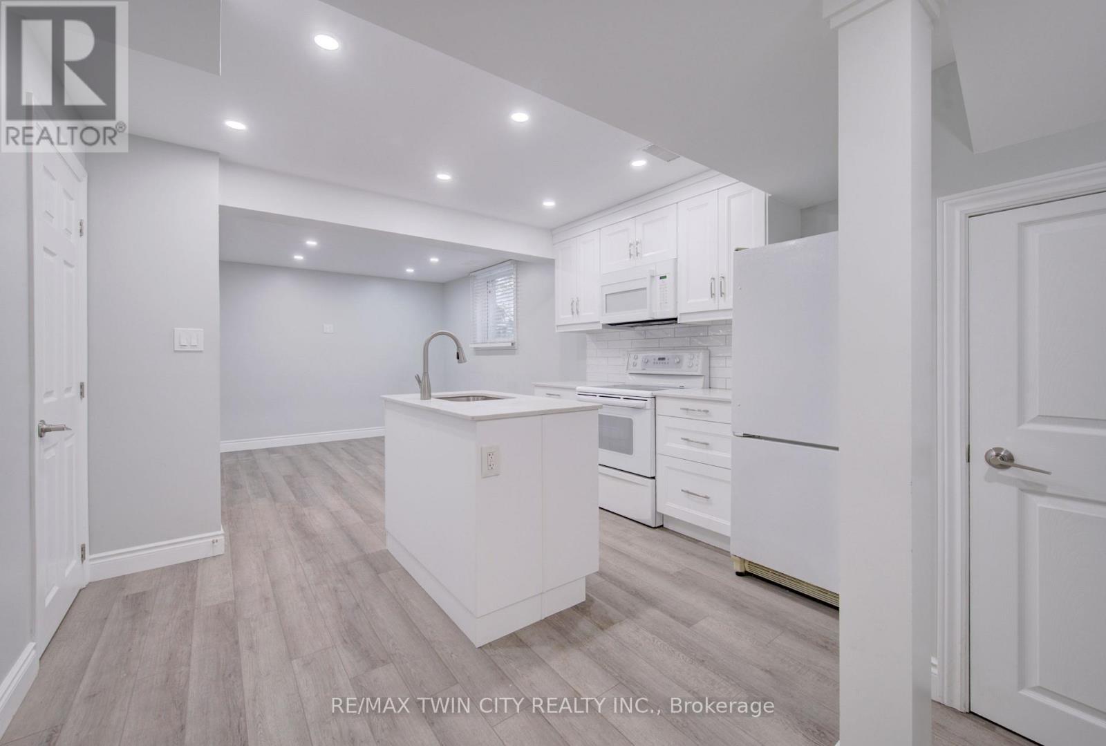 1064 Copper Leaf Crescent Property Photo 26