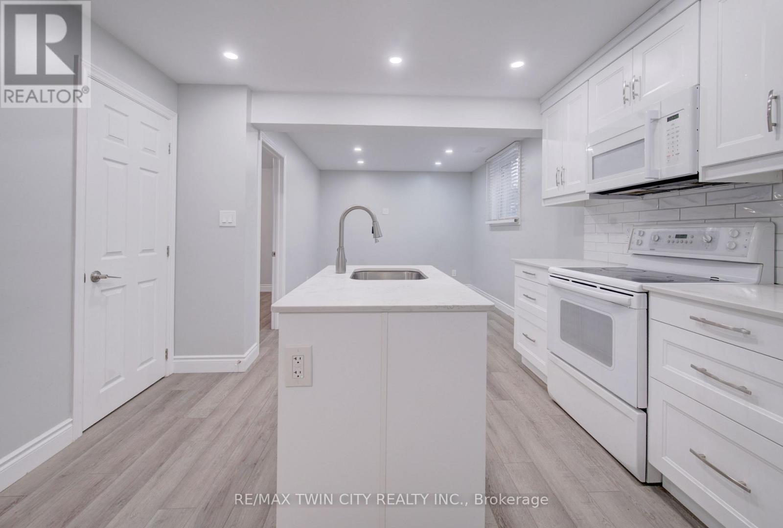1064 Copper Leaf Crescent Property Photo 27