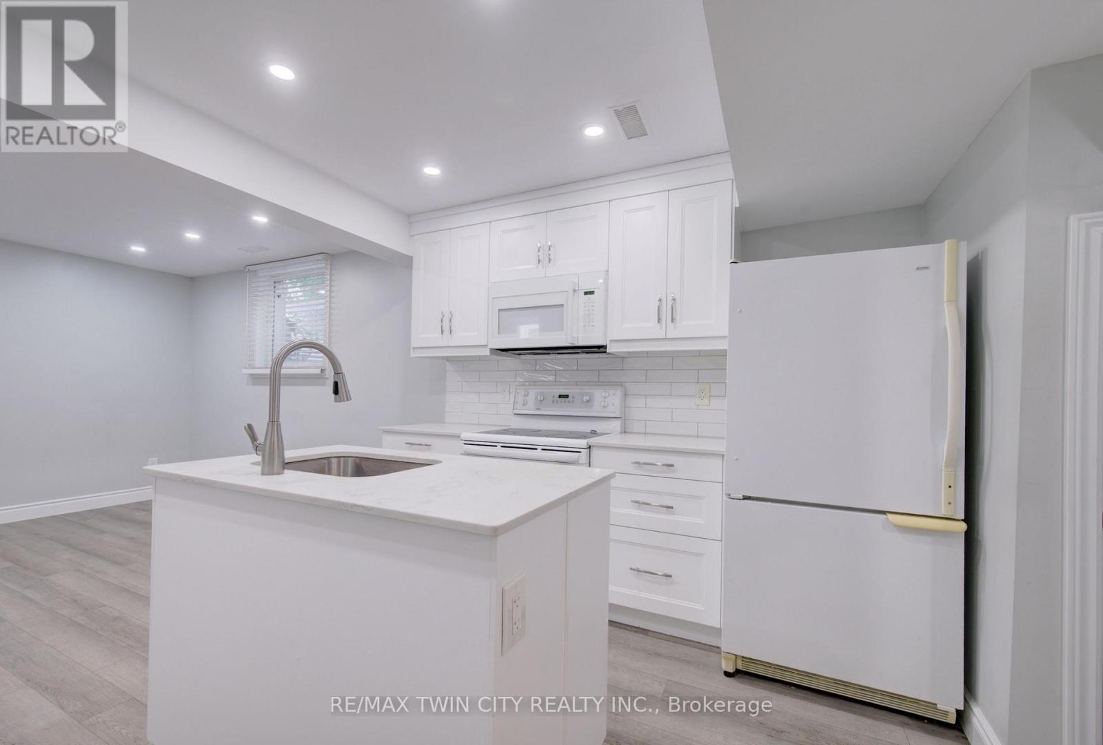 1064 Copper Leaf Crescent Property Photo 28