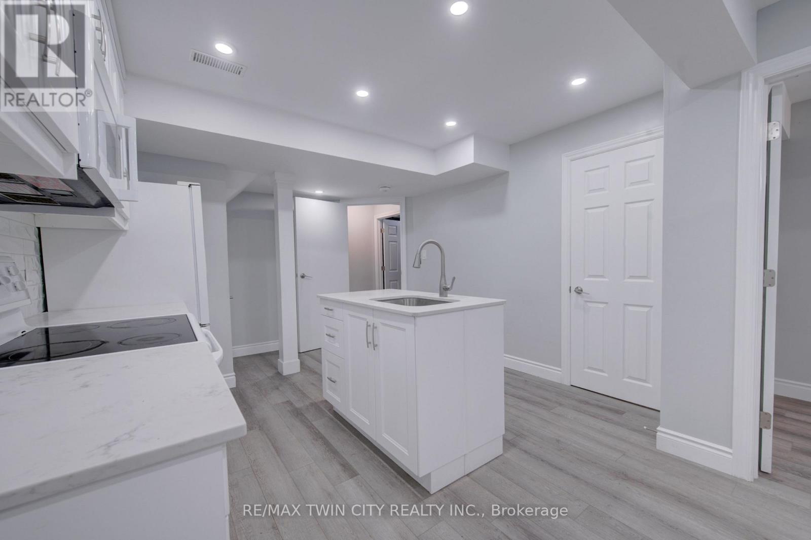 1064 Copper Leaf Crescent Property Photo 30