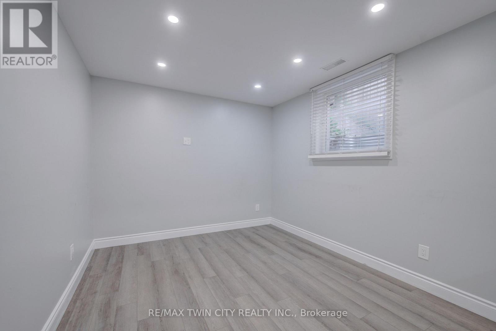 1064 Copper Leaf Crescent Property Photo 31