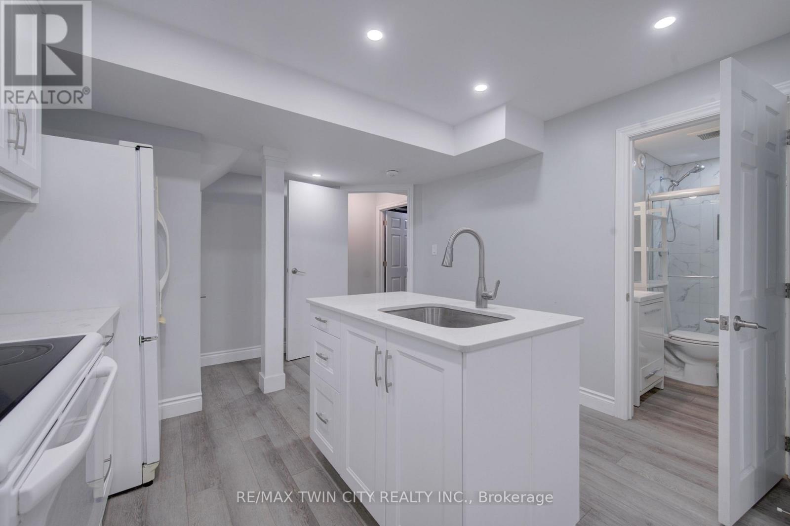 1064 Copper Leaf Crescent Property Photo 33