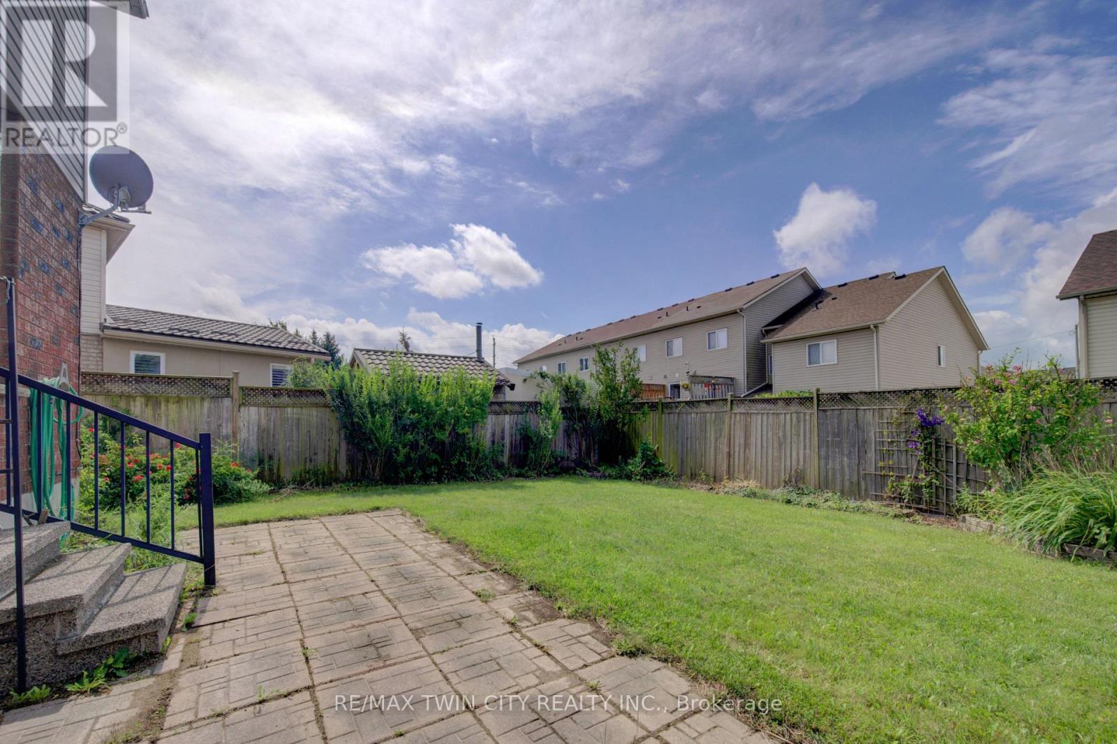 1064 Copper Leaf Crescent Property Photo 36