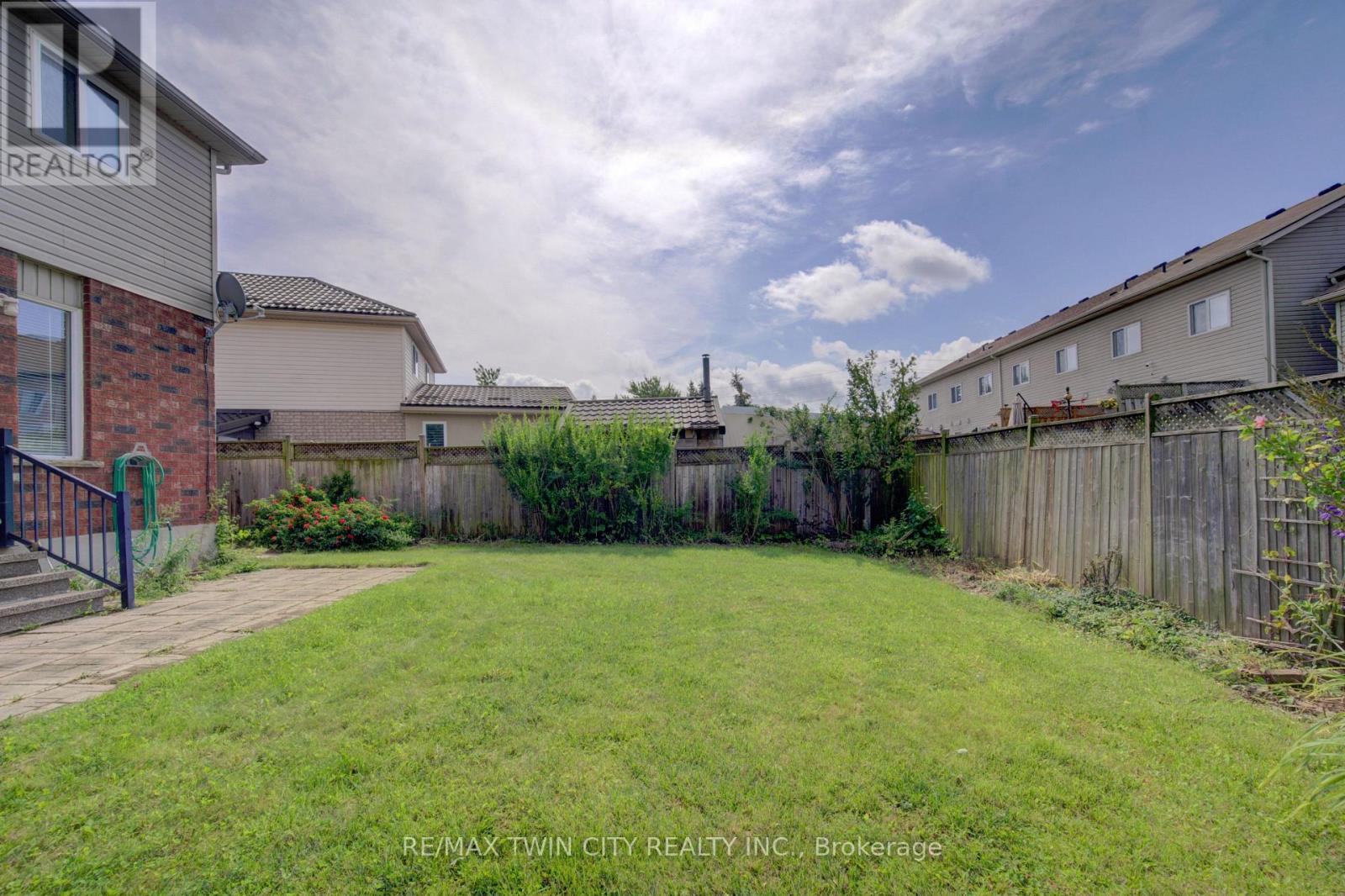 1064 Copper Leaf Crescent Property Photo 37