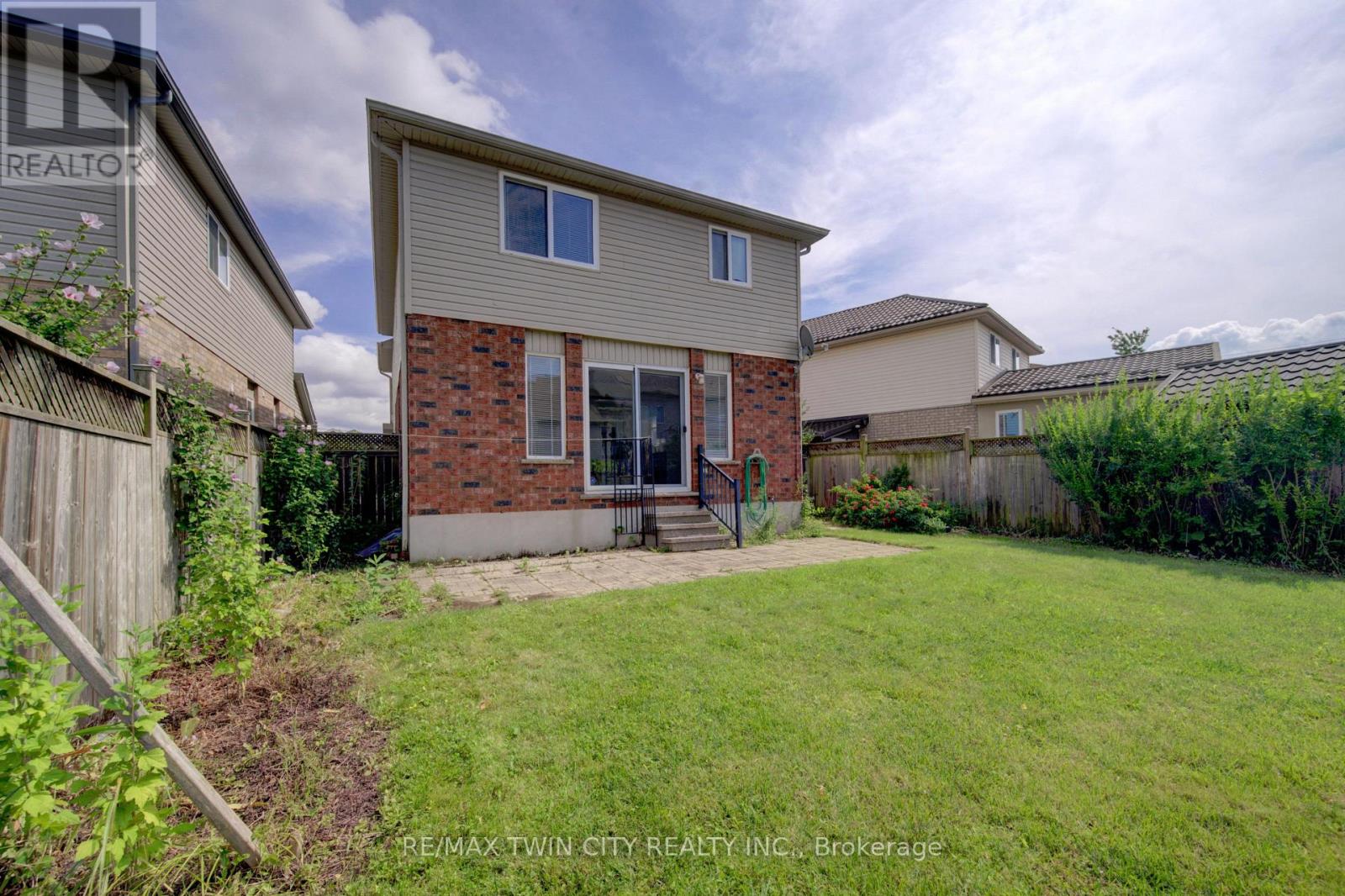 1064 Copper Leaf Crescent Property Photo 38