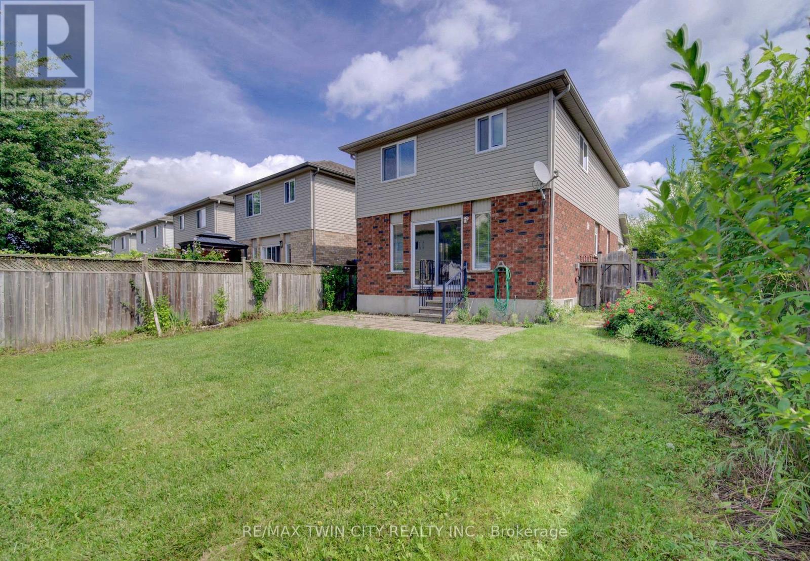 1064 Copper Leaf Crescent Property Photo 40