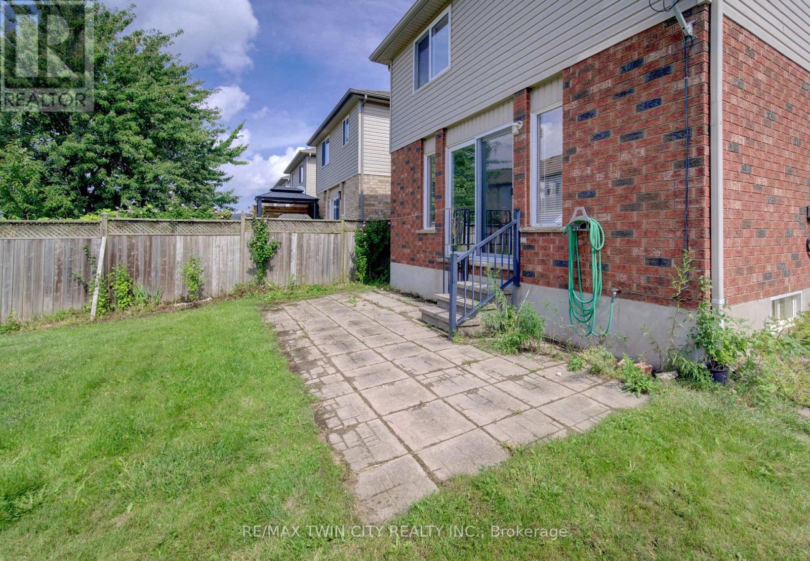 1064 Copper Leaf Crescent Property Photo 41