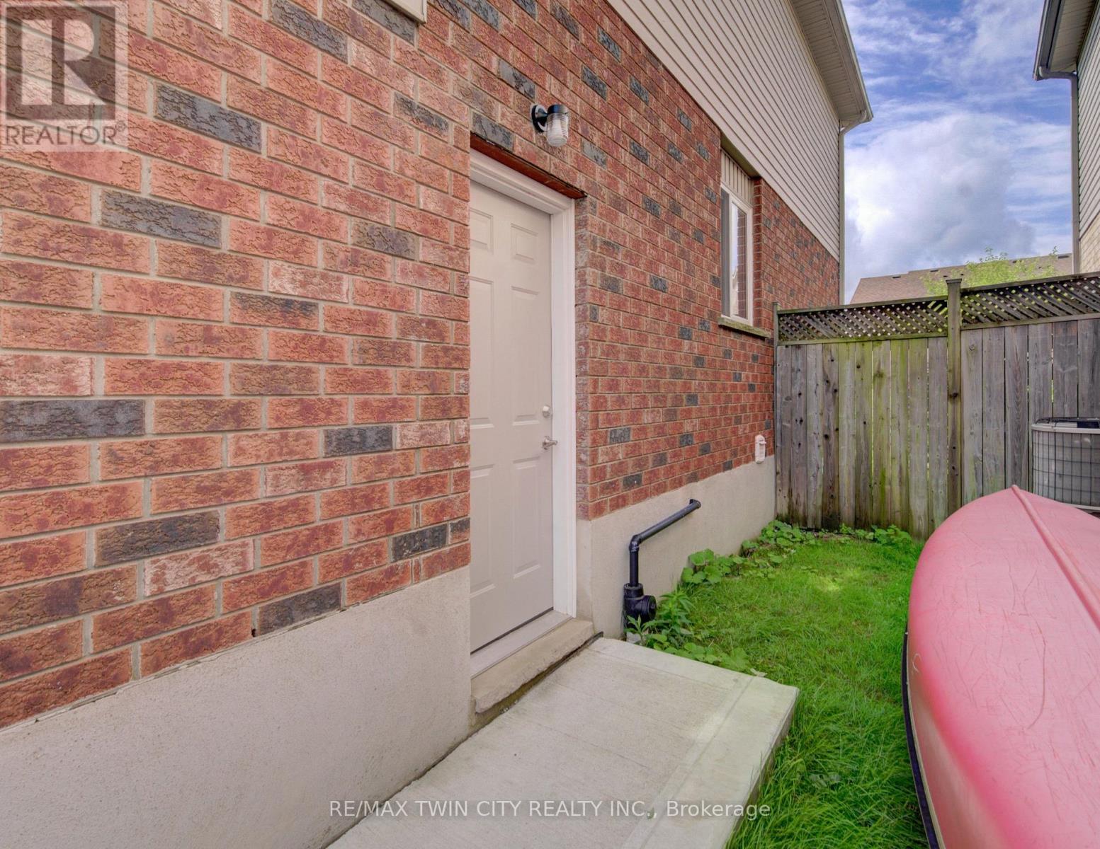 1064 Copper Leaf Crescent Property Photo 45