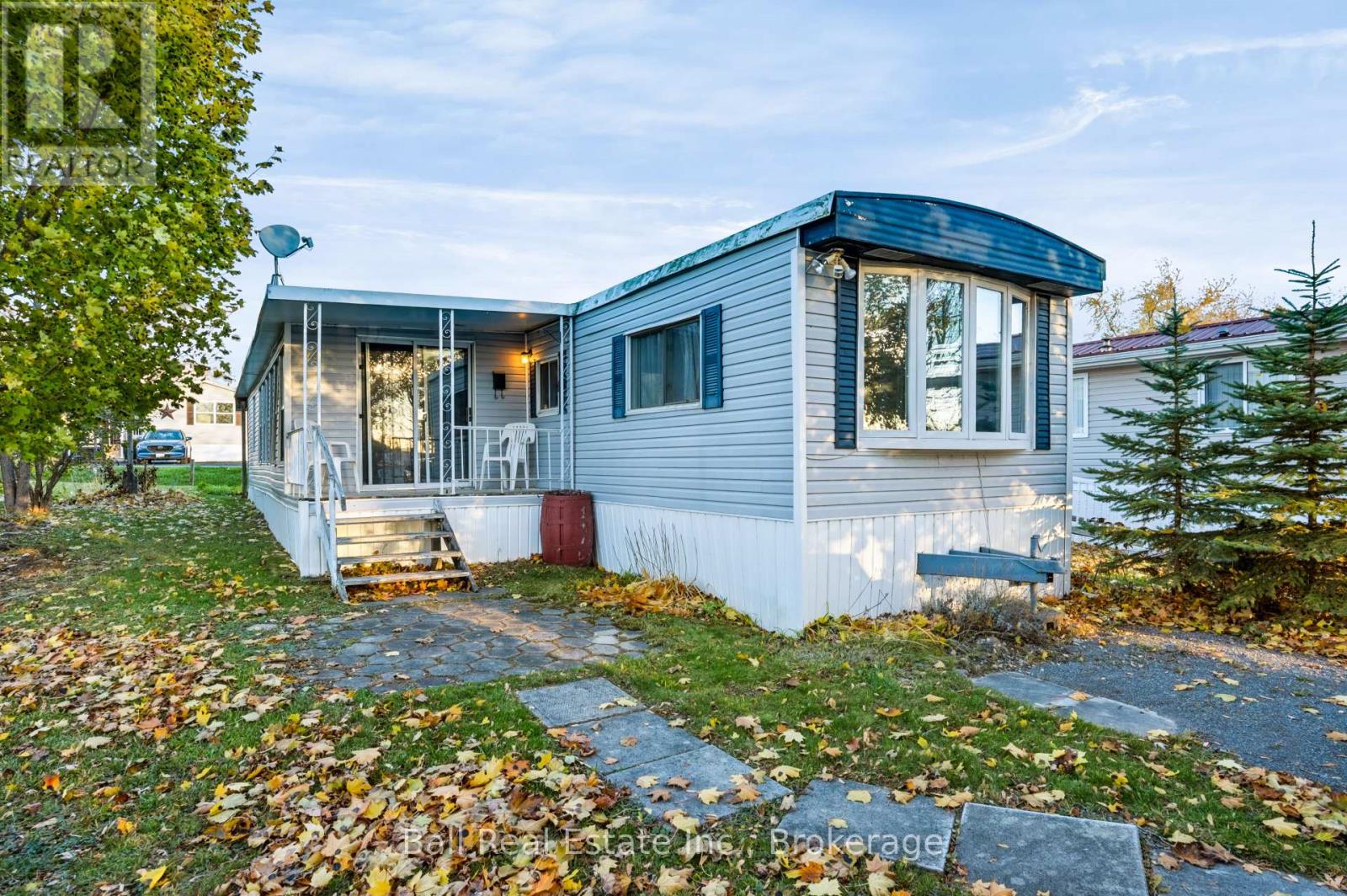 15 Mcgregor Central Drive Property Photo 2