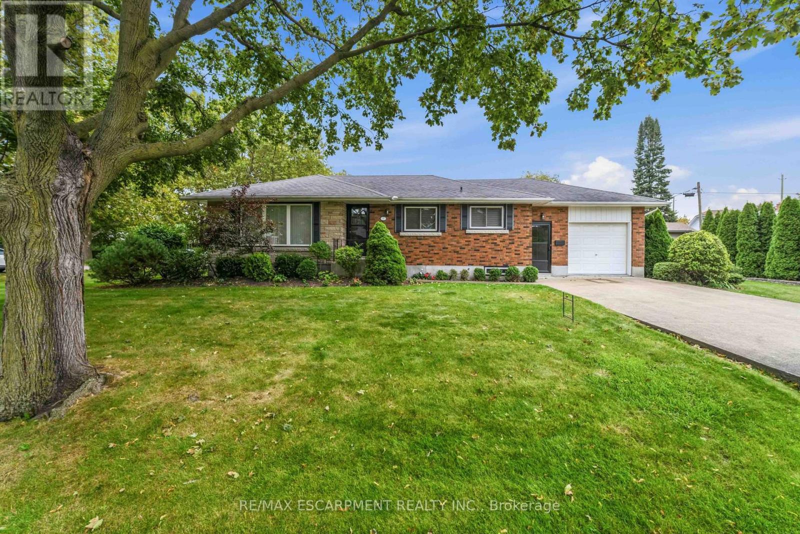 4 REGINA AVENUE Property Photo 1