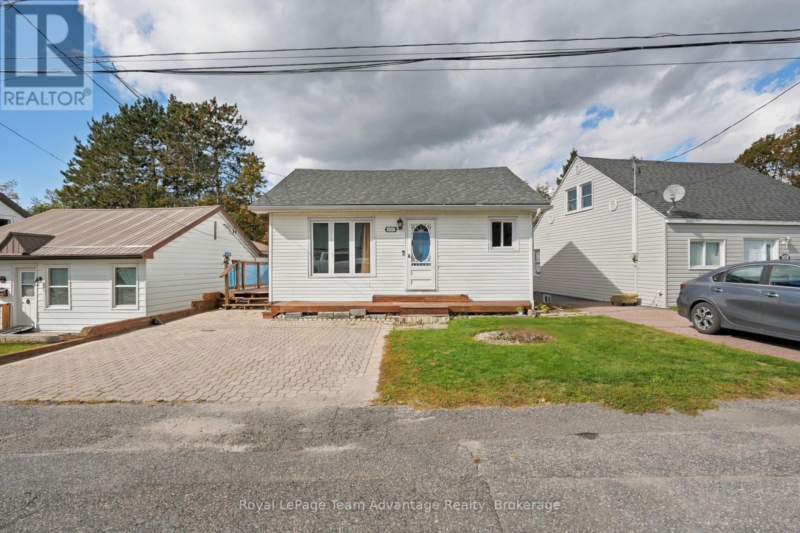 55 Highland Crescent Property Photo 3