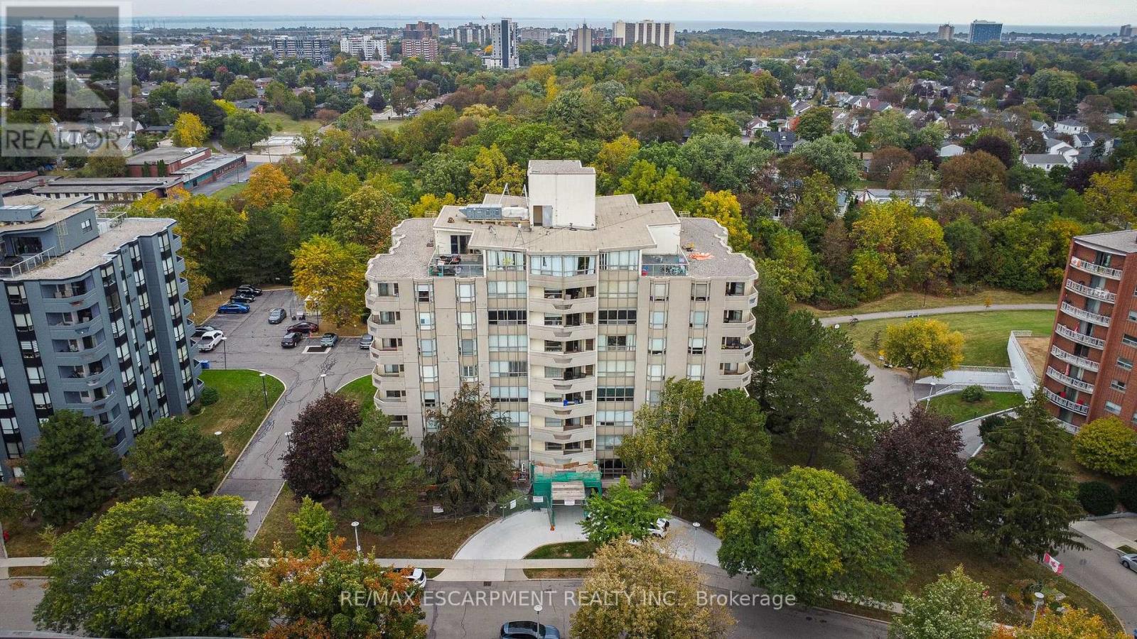 510 - 8 VILLAGE GREEN BOULEVARD Property Photo 1