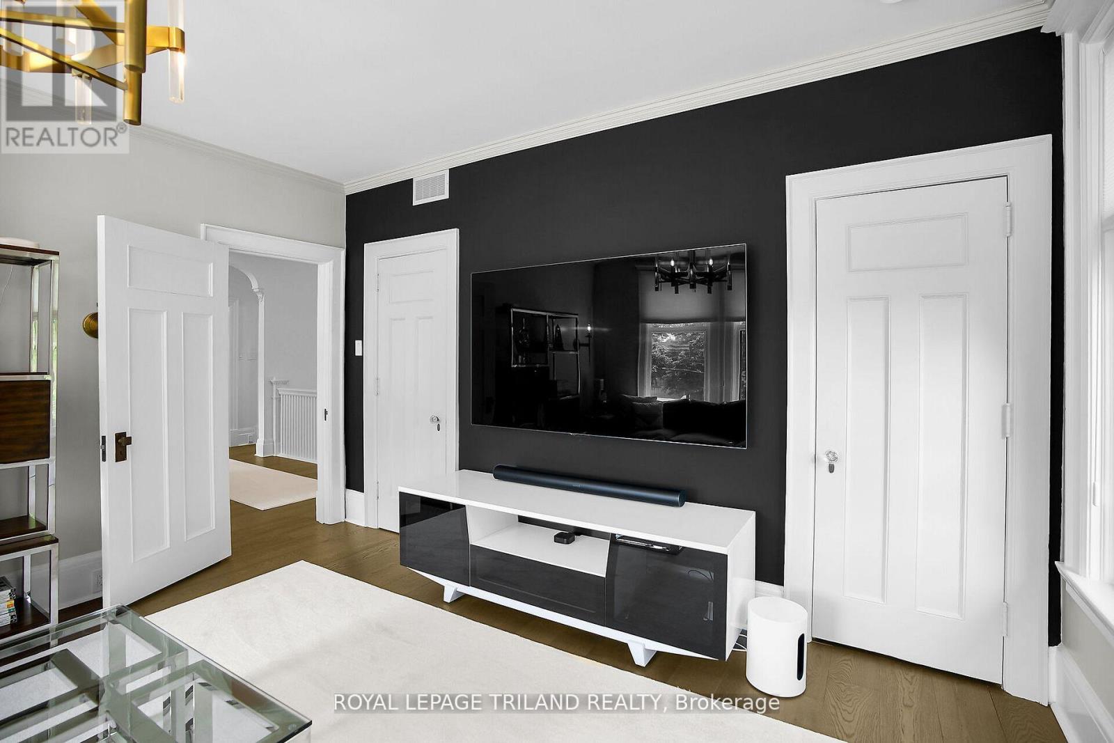 512 Colborne Street Property Photo 25