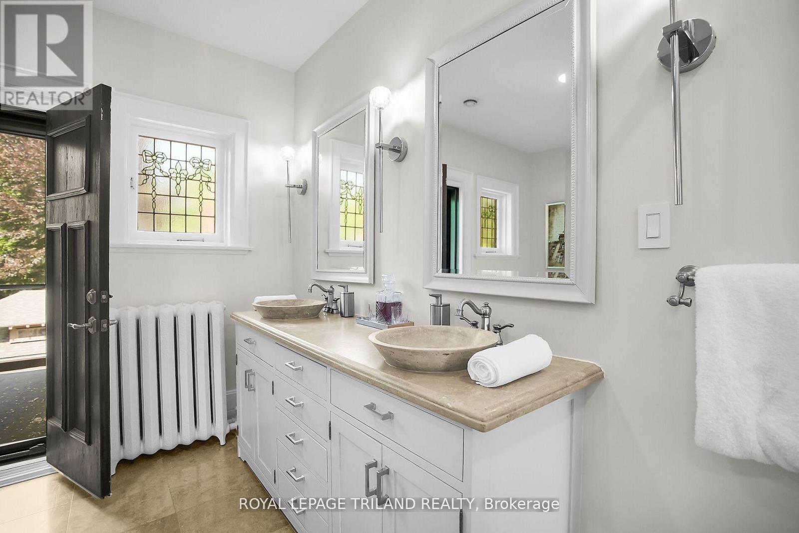 512 Colborne Street Property Photo 28