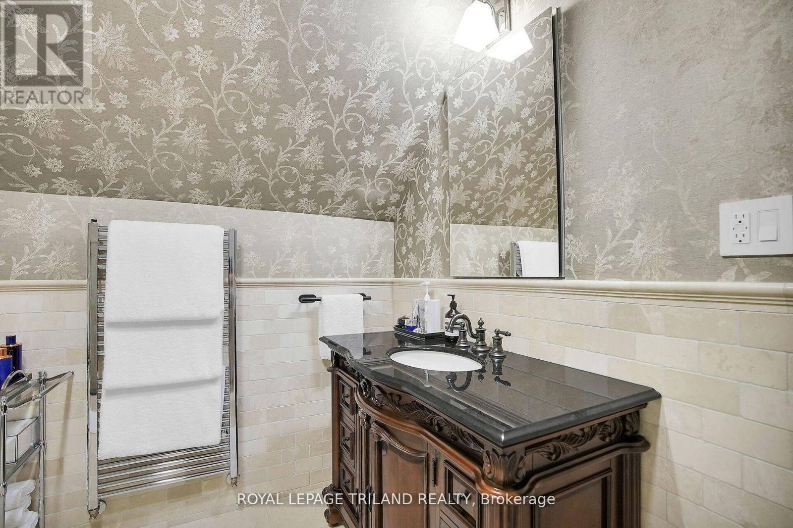 512 Colborne Street Property Photo 35