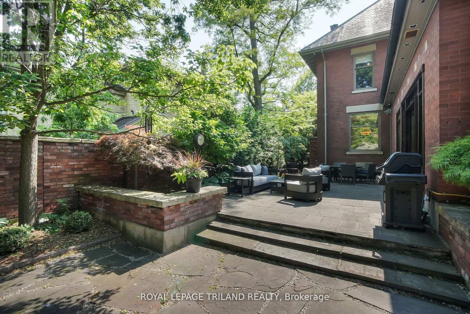 512 Colborne Street Property Photo 41