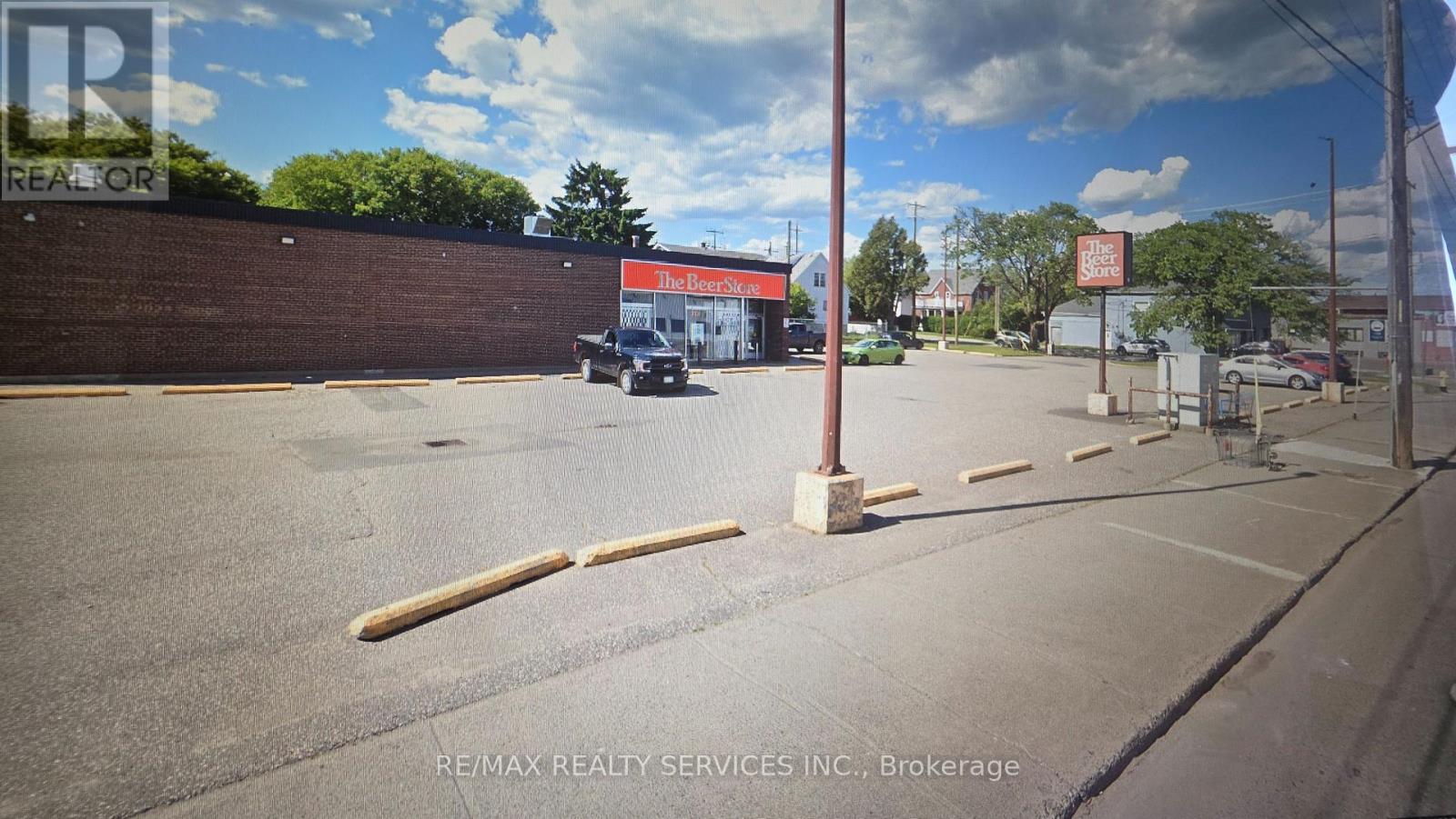 212 Cumberland Street N Property Photo 4