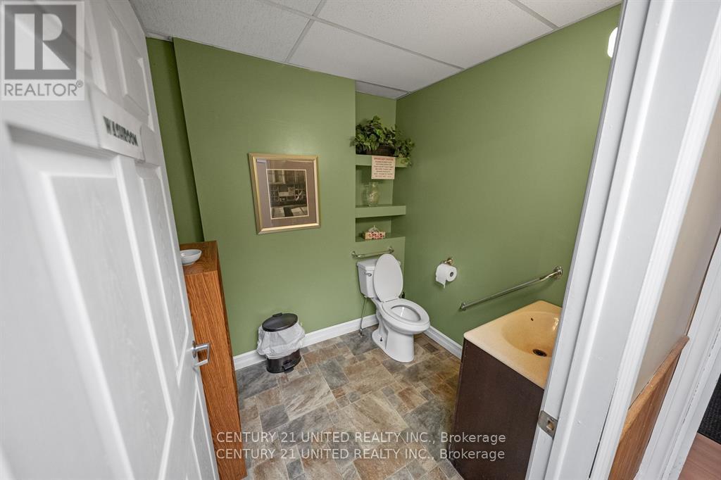 283 George Street N Property Photo 9