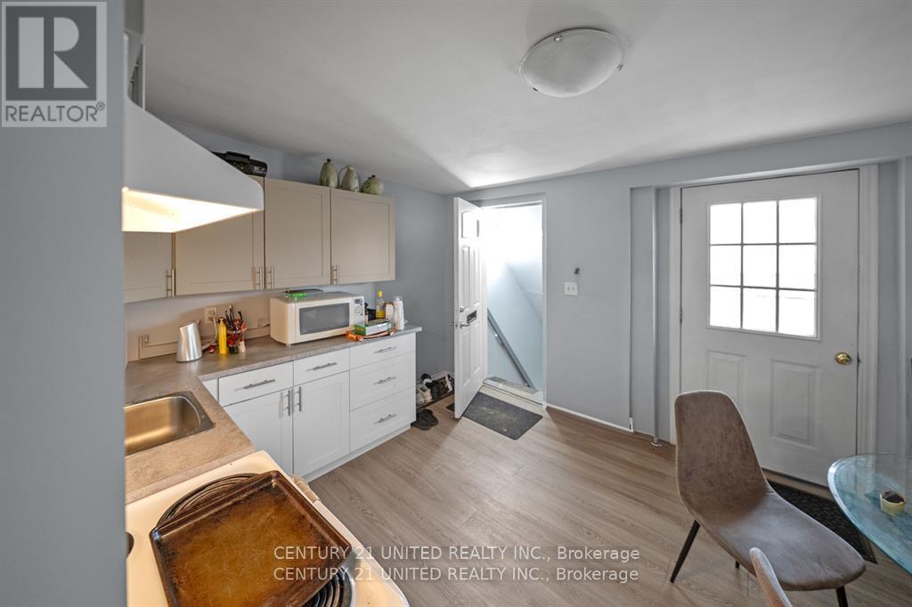 283 George Street N Property Photo 11