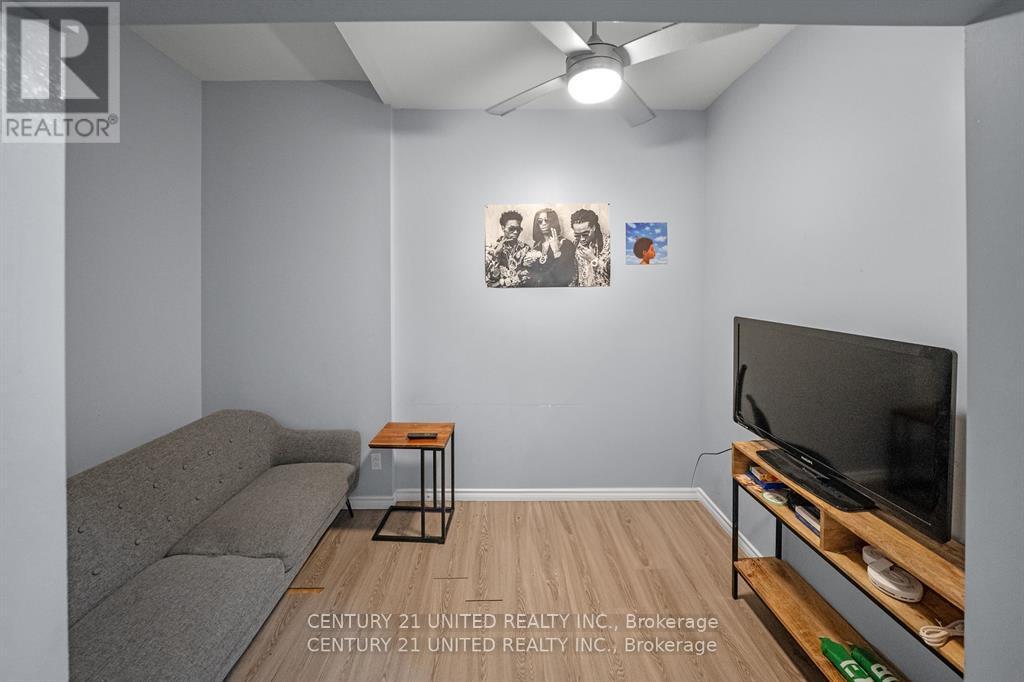 283 George Street N Property Photo 14