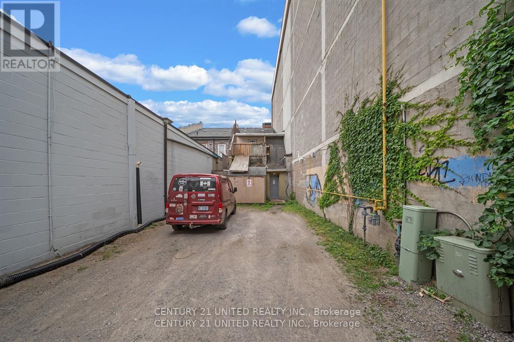 283 George Street N Property Photo 16
