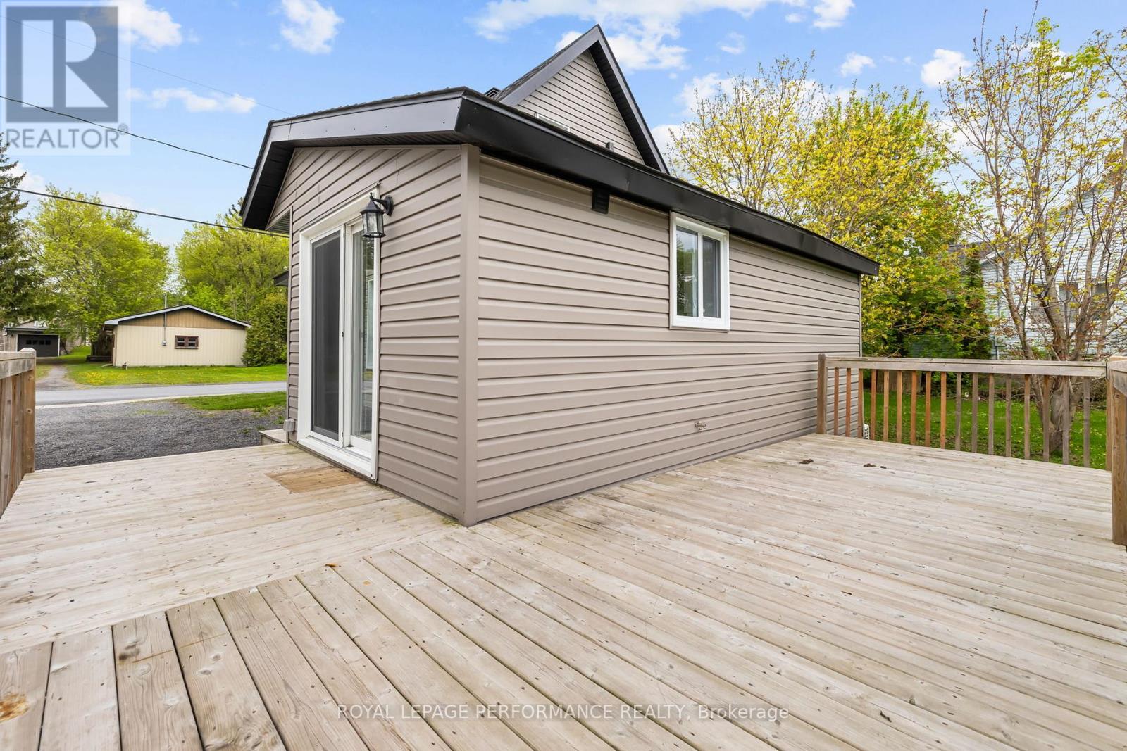 6 Spring Street Property Photo 28