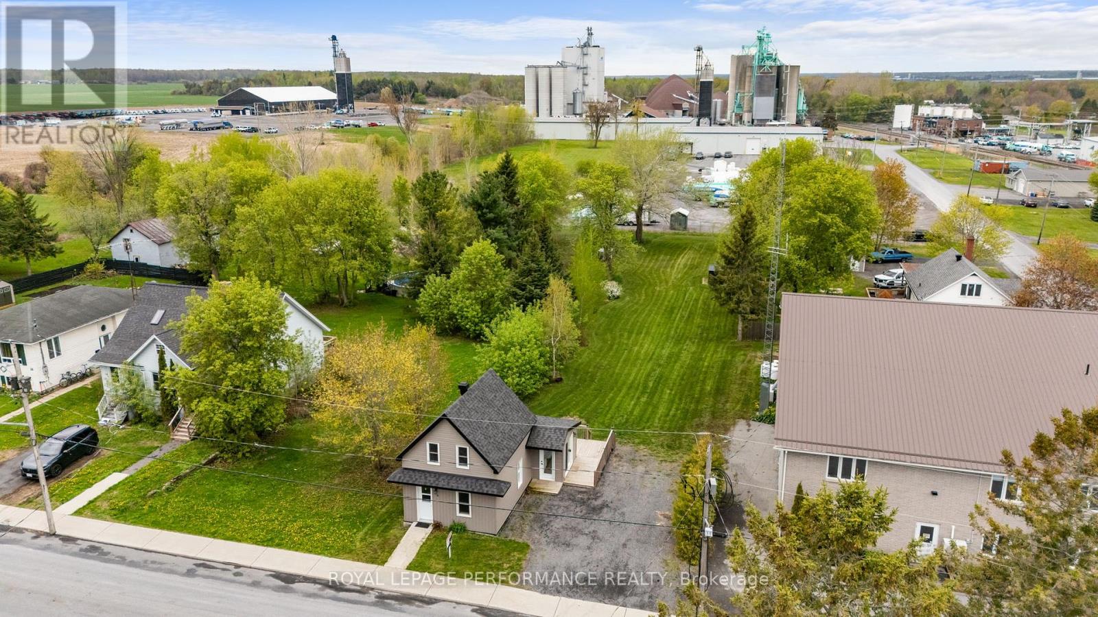 6 Spring Street Property Photo 39