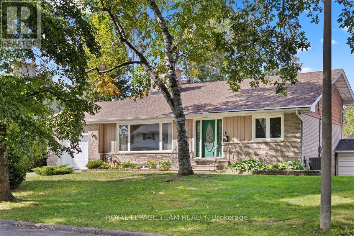 2000 Norway Crescent Property Photo 1