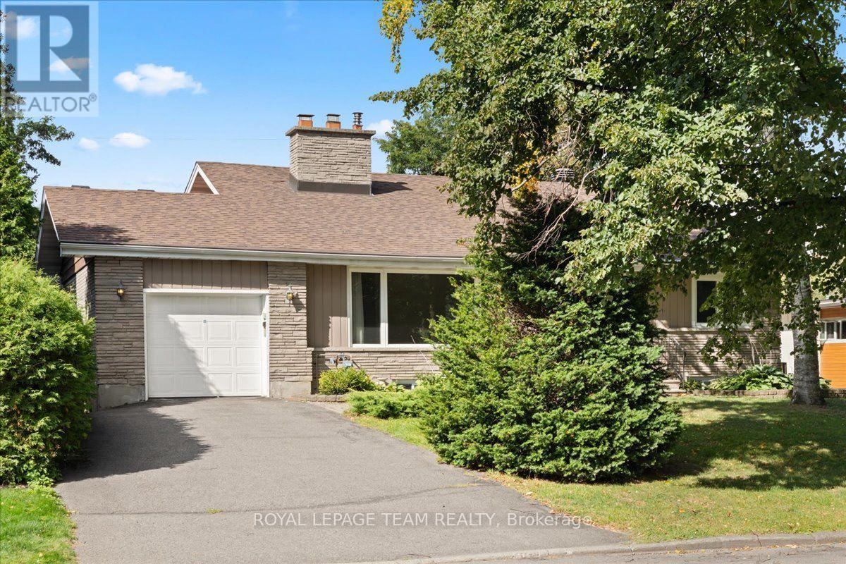 2000 Norway Crescent Property Photo 2