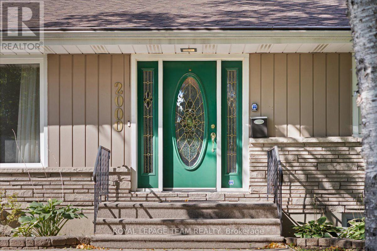 2000 Norway Crescent Property Photo 3