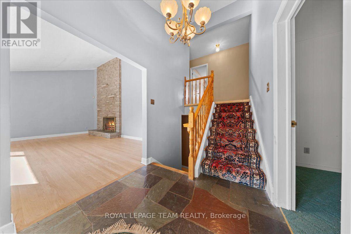 2000 Norway Crescent Property Photo 5