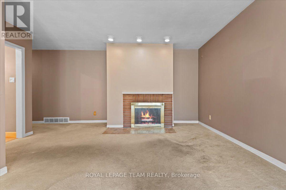 2000 Norway Crescent Property Photo 21